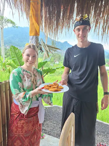 Happy Guests at Green Paon Sidemen